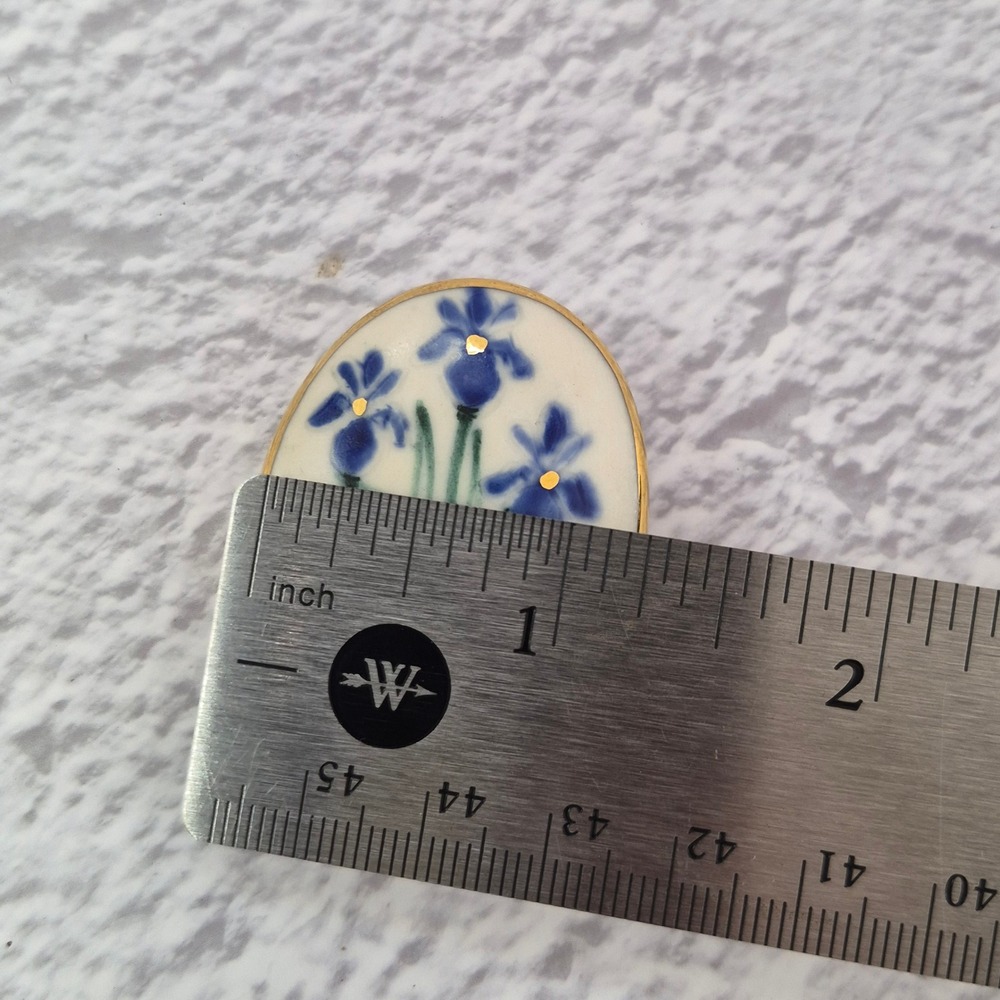 Vintage Susan Gilbert 1990 Signed Hand Painted Ceramic Blue Iris Floral Brooch - Picture 7 of 7